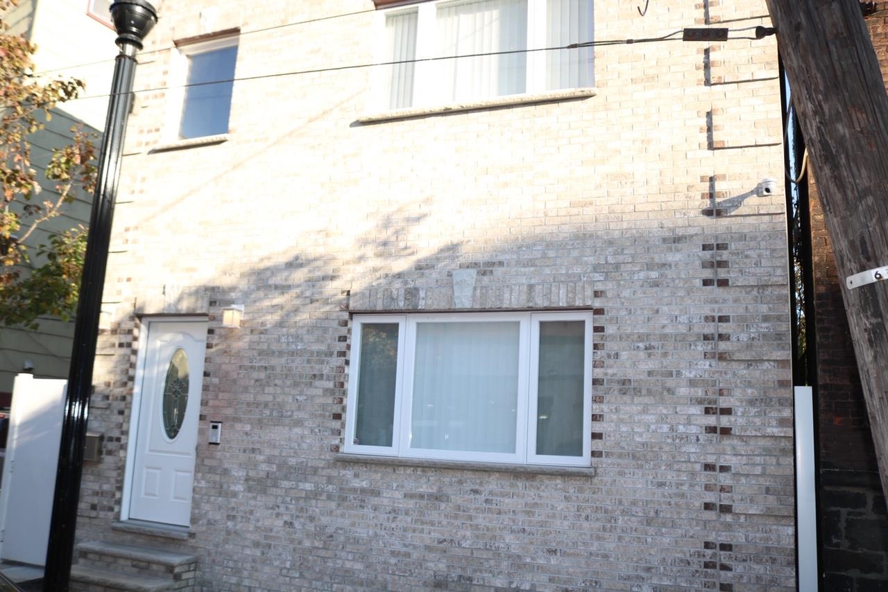 2110 SUMMIT AVE Unit: 2