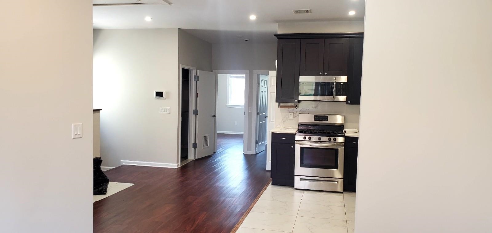 2110 SUMMIT AVE Unit: 2
