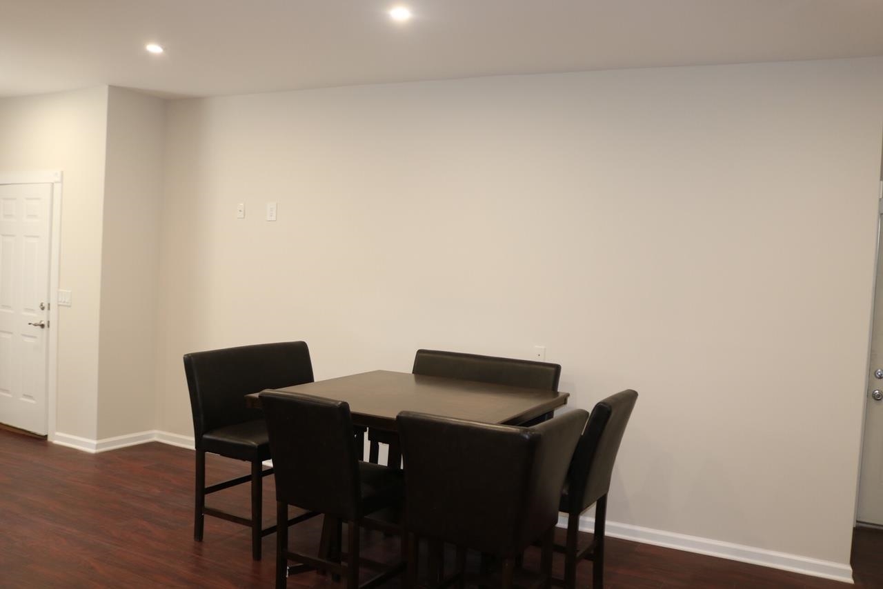 2110 SUMMIT AVE Unit: 2