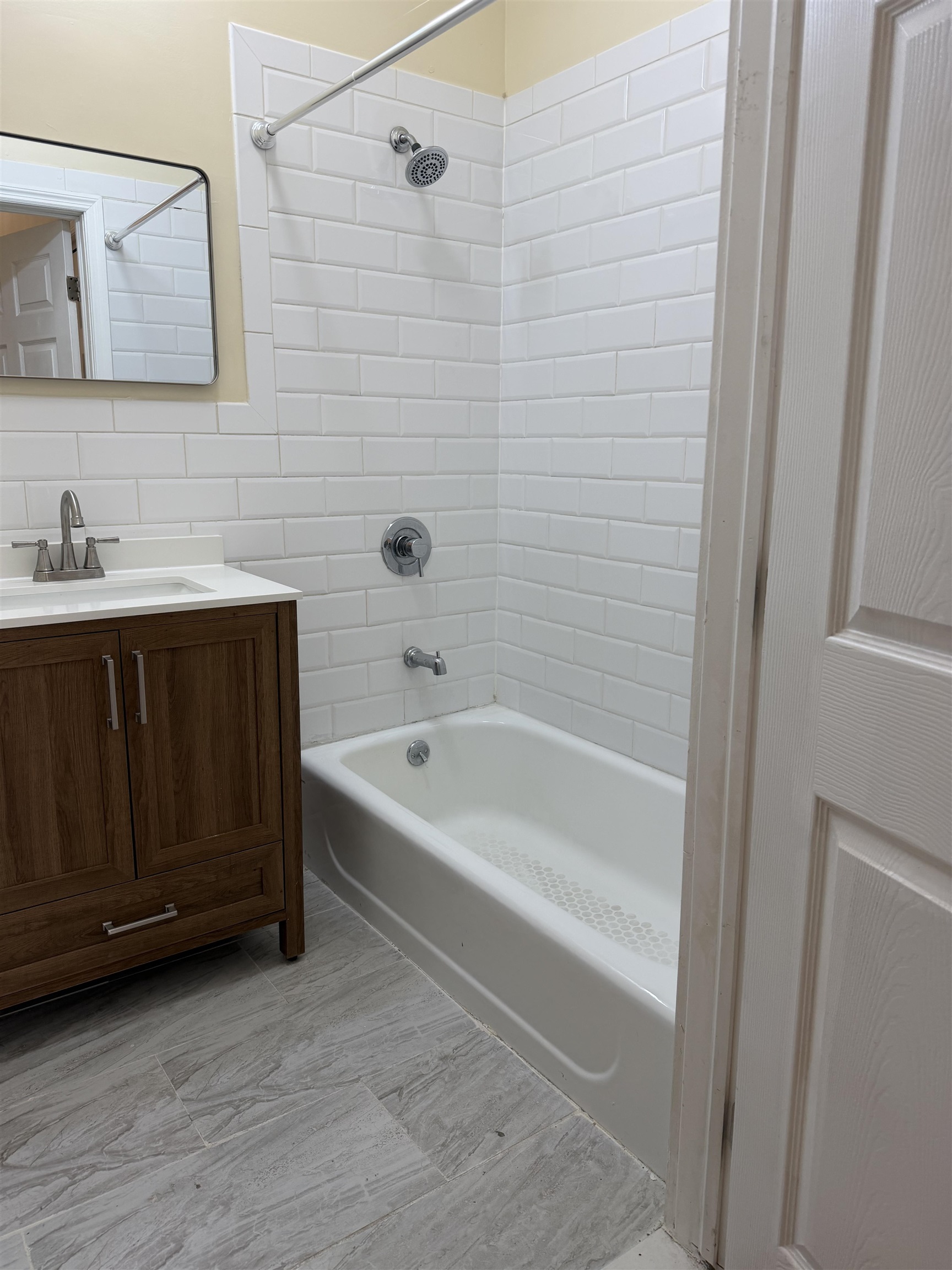 304 AVENUE C Unit: 1F