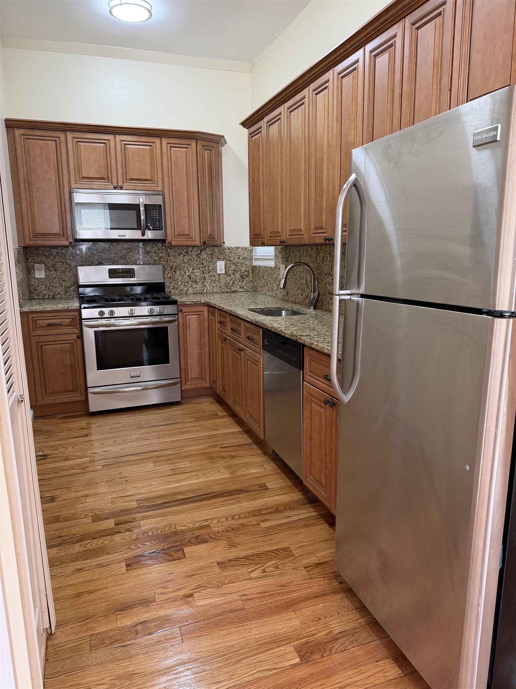 304 AVENUE C Unit: 1F