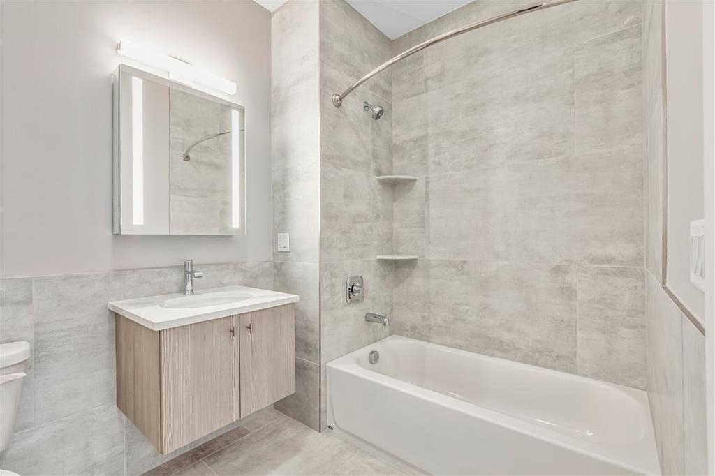 662 AVENUE C Unit: 201