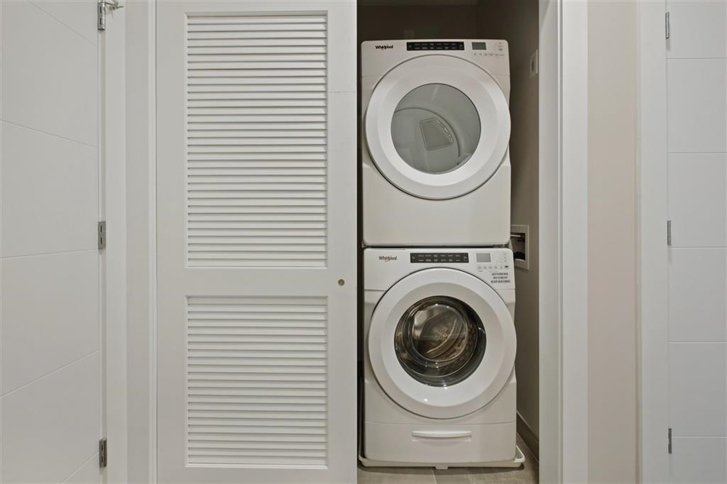 662 AVENUE C Unit: 201