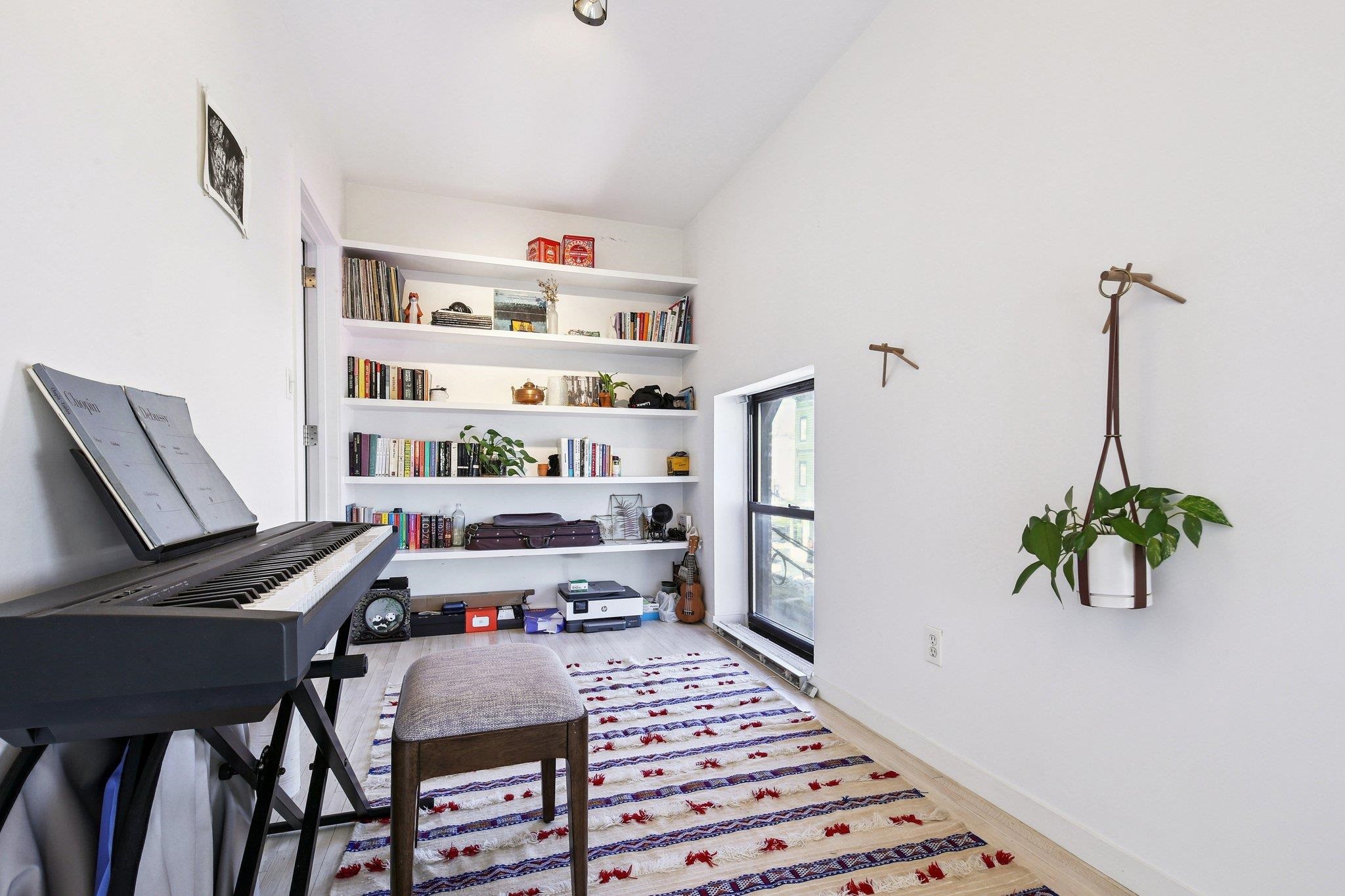 464 CENTRAL AVE Unit: B6
