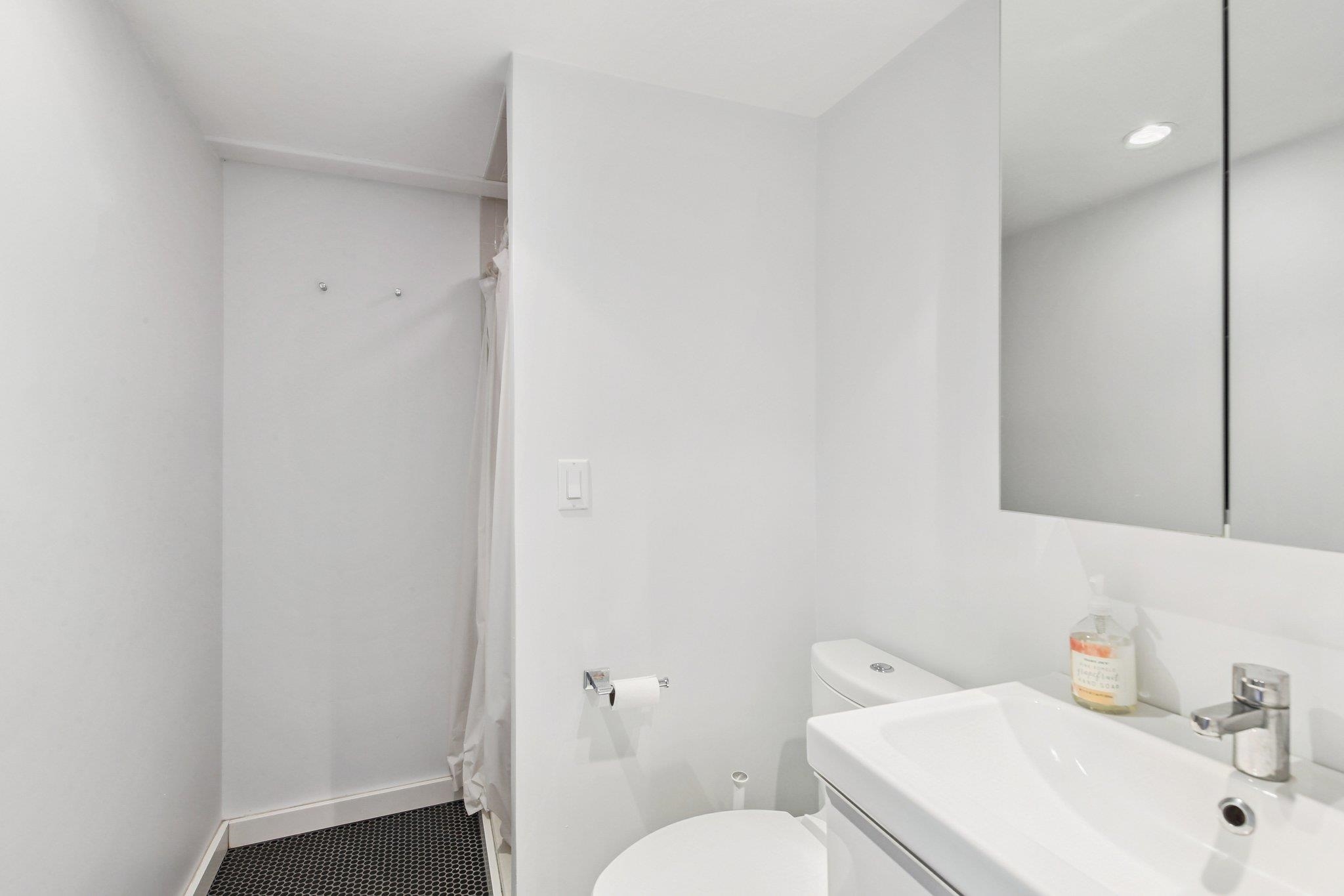 464 CENTRAL AVE Unit: B6