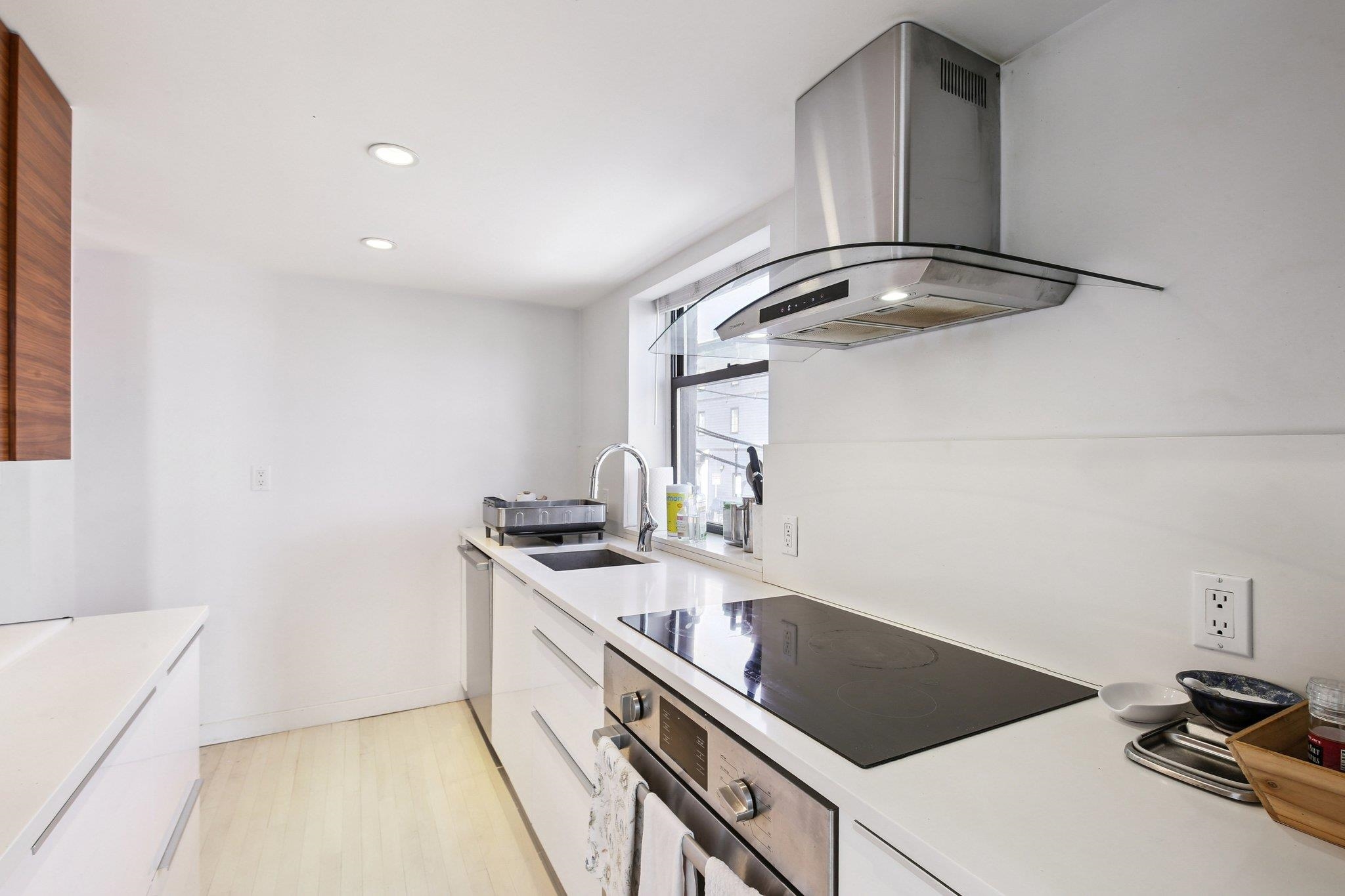 464 CENTRAL AVE Unit: B6