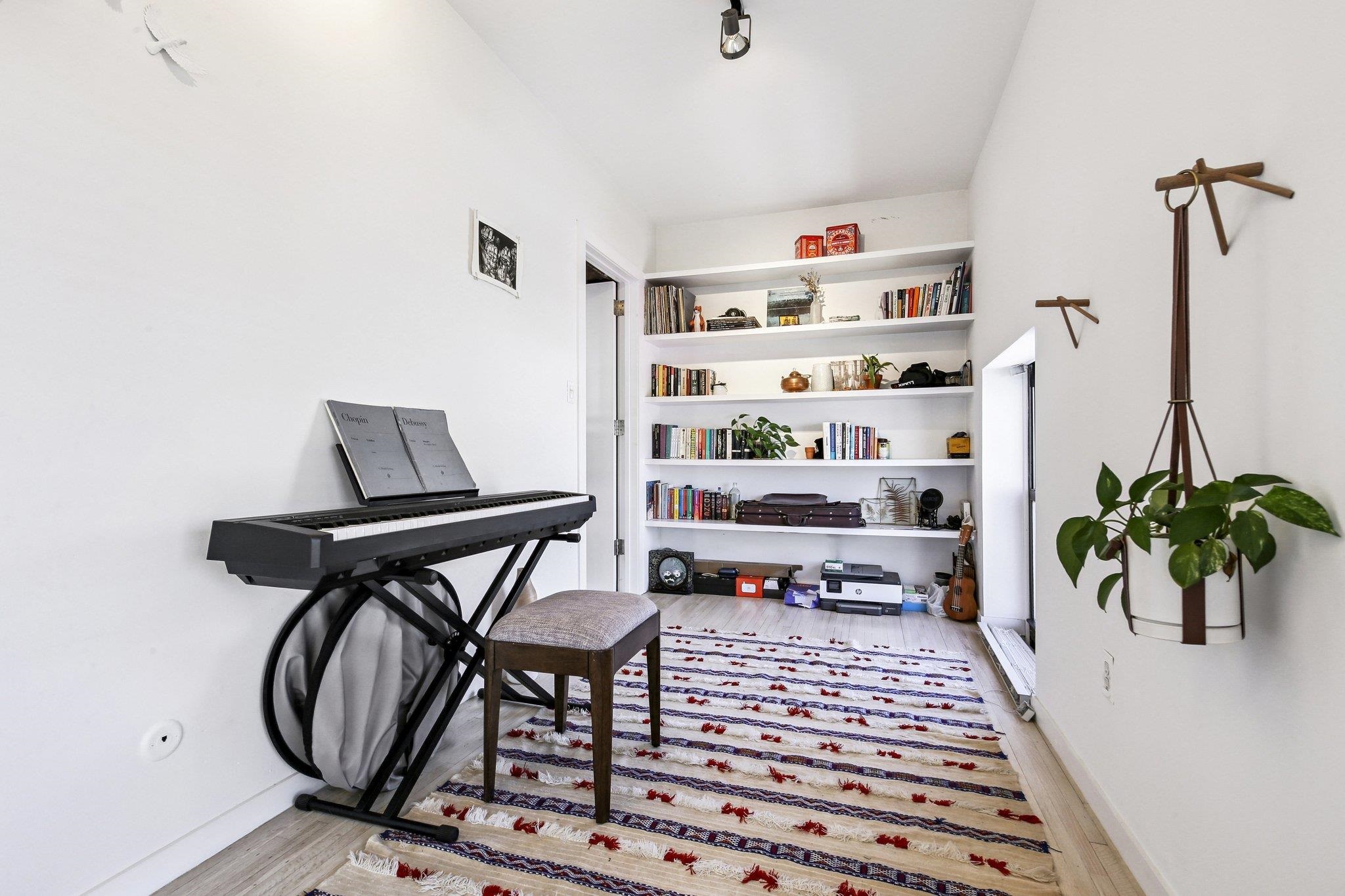 464 CENTRAL AVE Unit: B6
