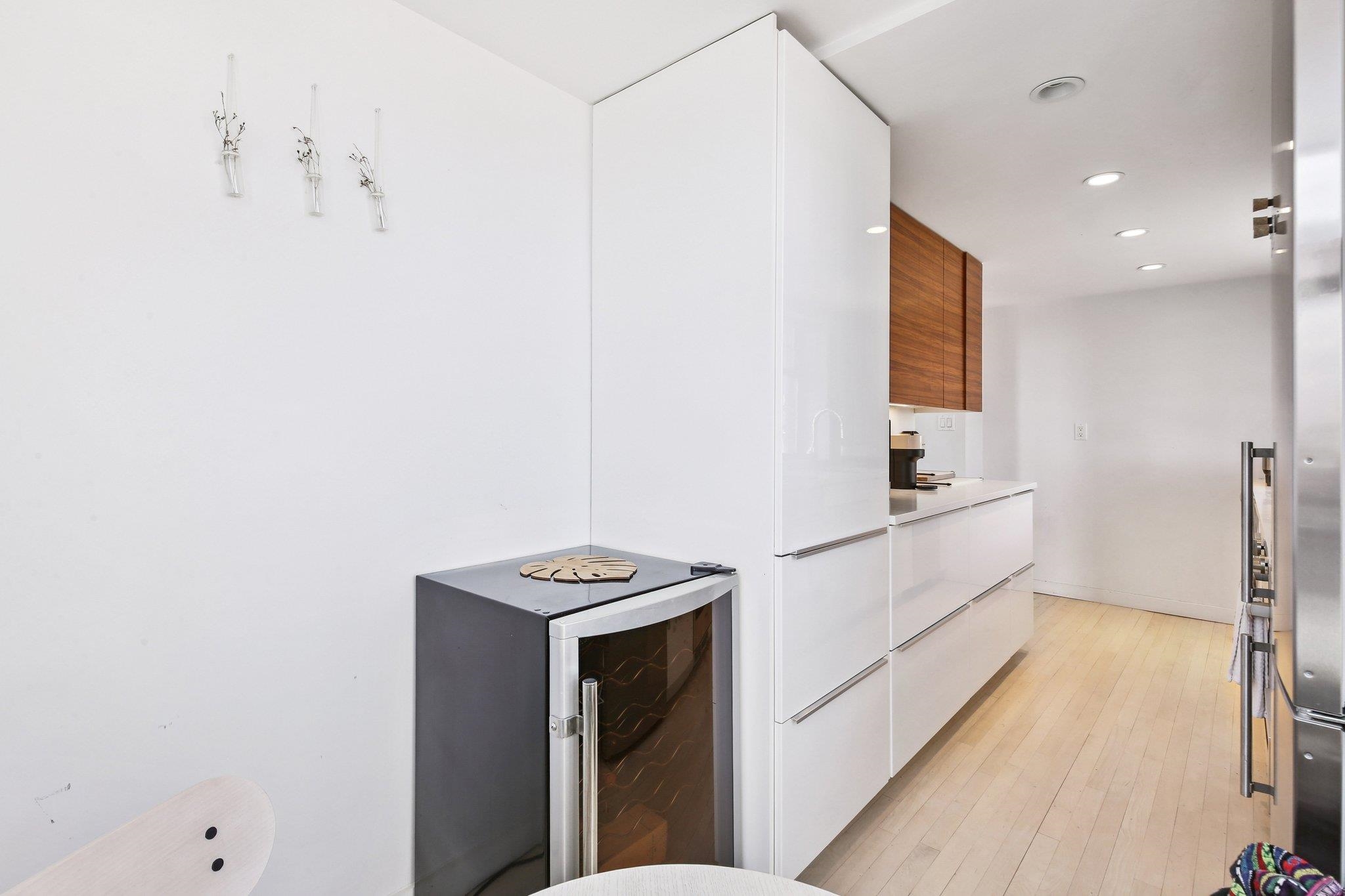 464 CENTRAL AVE Unit: B6