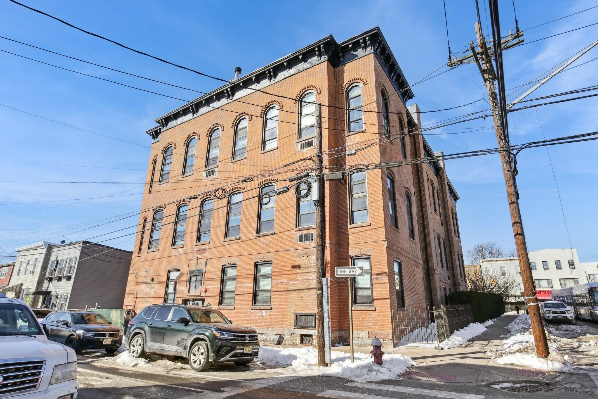 464 CENTRAL AVE Unit: B6