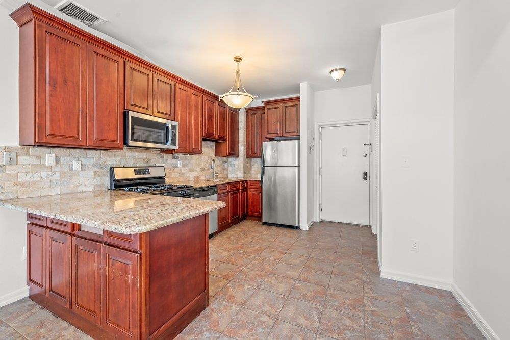 200 CHRISTOPHER COLUMBUS DR Unit: C10