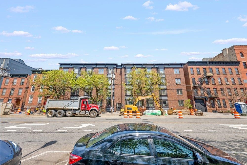 200 CHRISTOPHER COLUMBUS DR Unit: C10