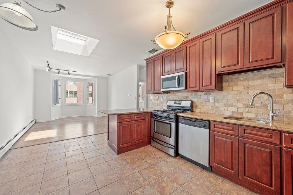 200 CHRISTOPHER COLUMBUS DR Unit: C10