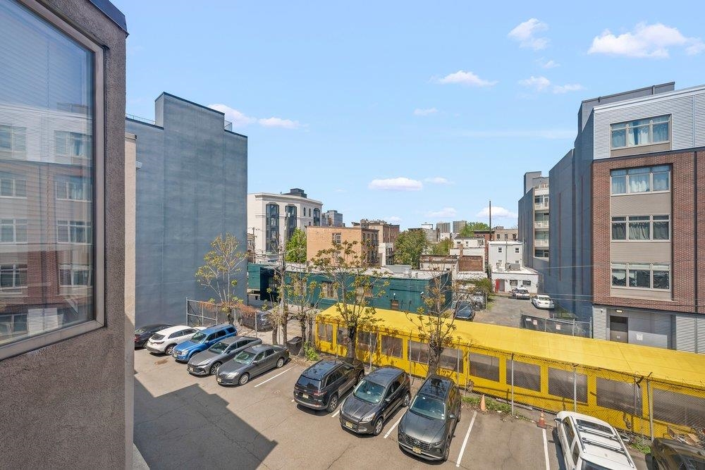 200 CHRISTOPHER COLUMBUS DR Unit: C10