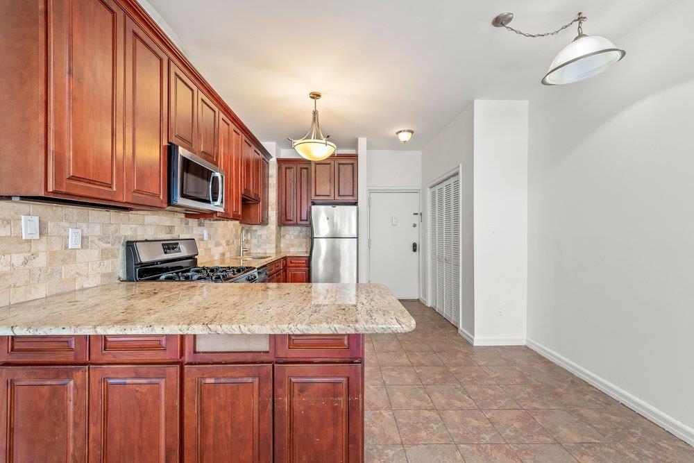 200 CHRISTOPHER COLUMBUS DR Unit: C10
