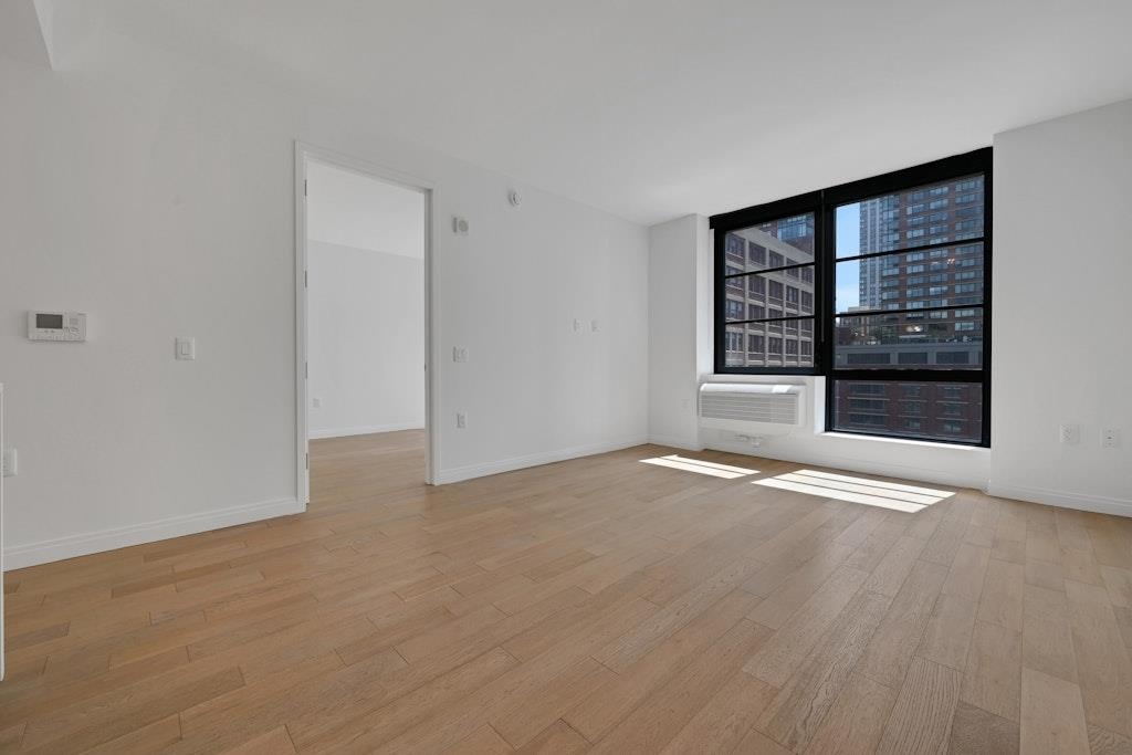 160 1ST ST Unit: 703