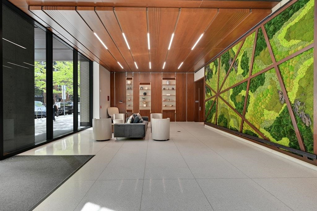 160 1ST ST Unit: 703