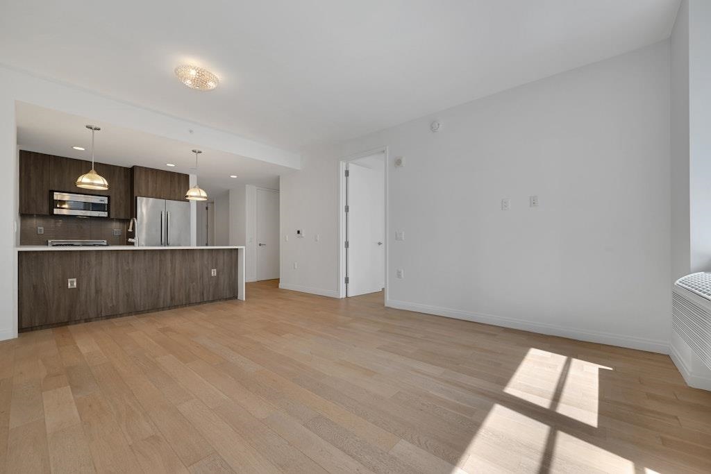 160 1ST ST Unit: 703