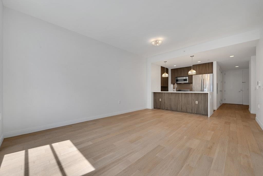 160 1ST ST Unit: 703