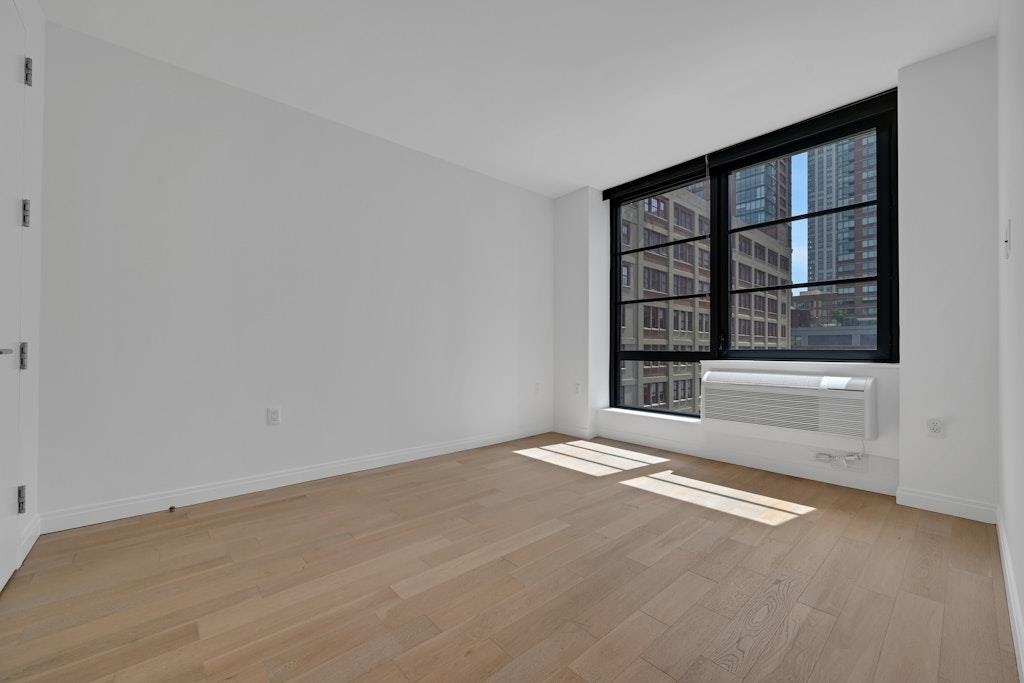 160 1ST ST Unit: 703