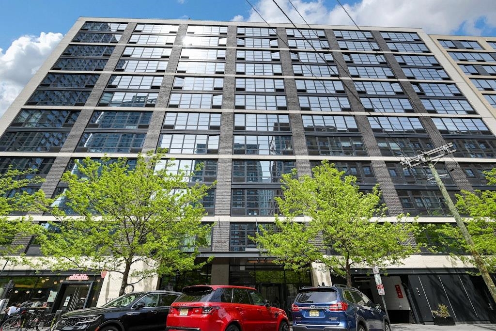 160 1ST ST Unit: 703