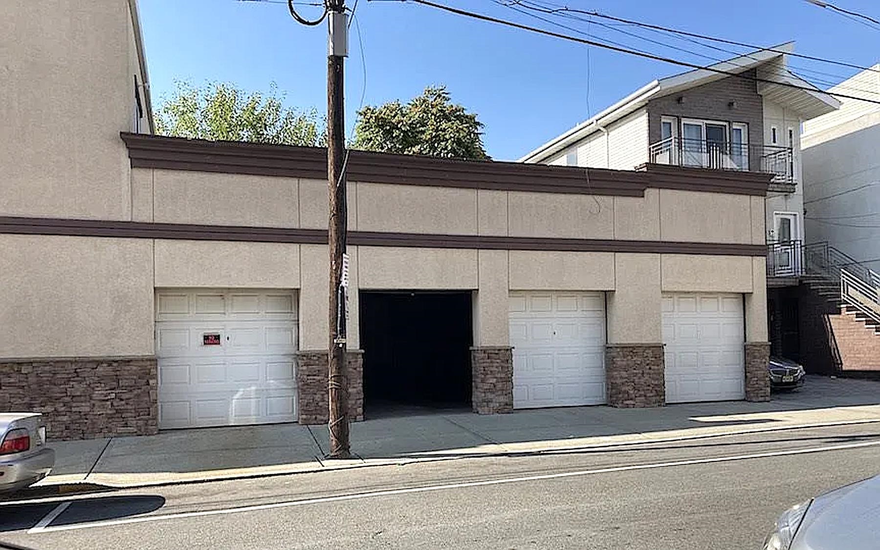 150 61ST ST Unit: 2 (1R)