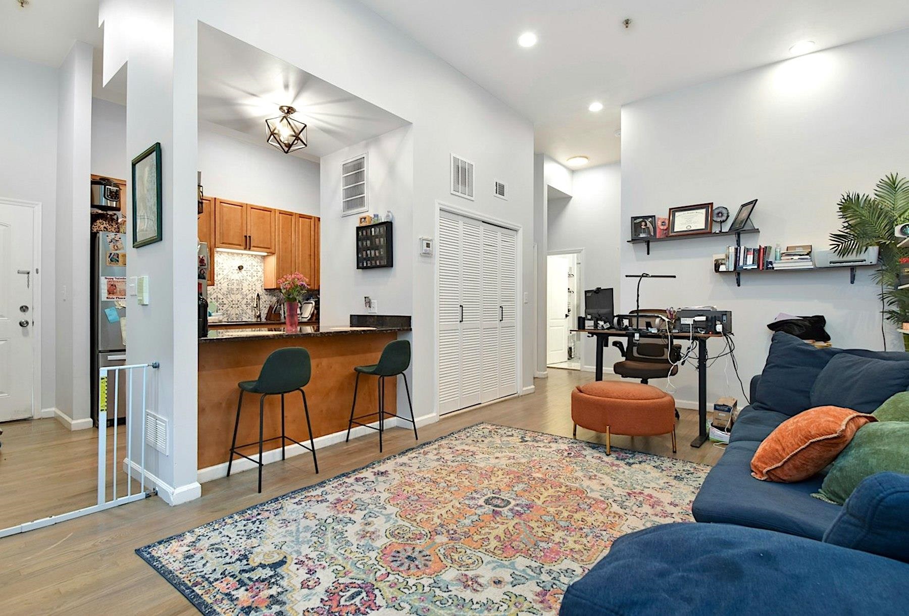 150 61ST ST Unit: 2 (1R)
