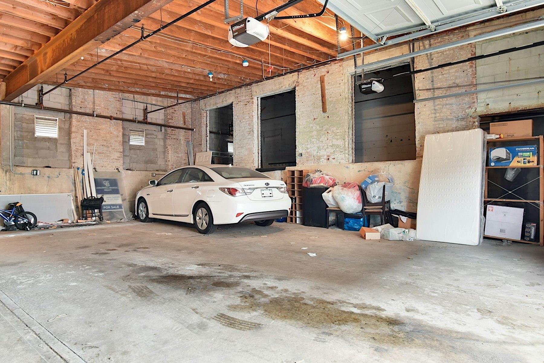 150 61ST ST Unit: 2 (1R)
