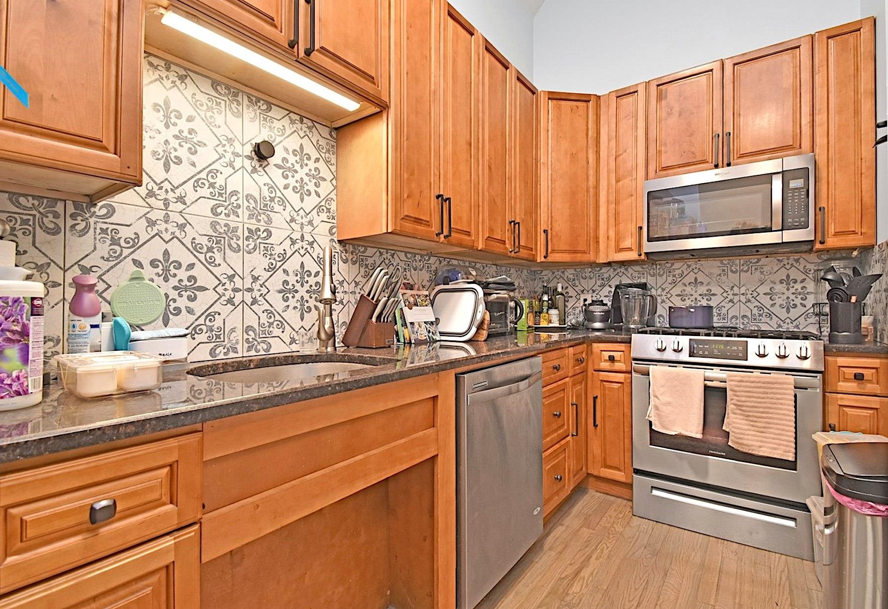150 61ST ST Unit: 2 (1R)