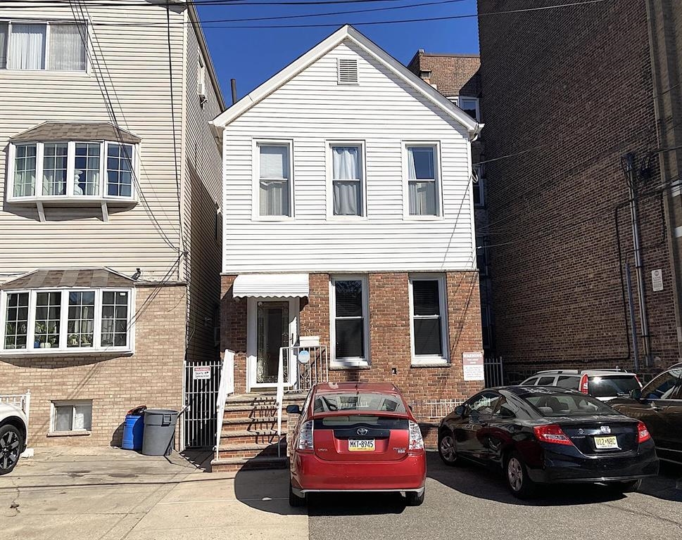284 MAGNOLIA AVE Unit: 1