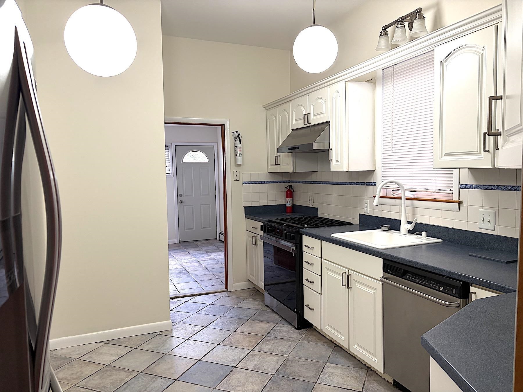 284 MAGNOLIA AVE Unit: 1