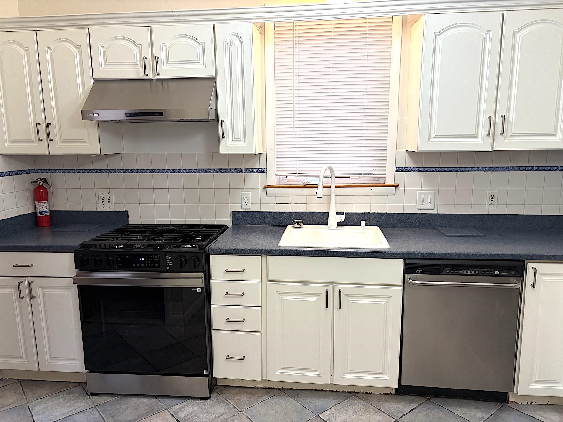 284 MAGNOLIA AVE Unit: 1