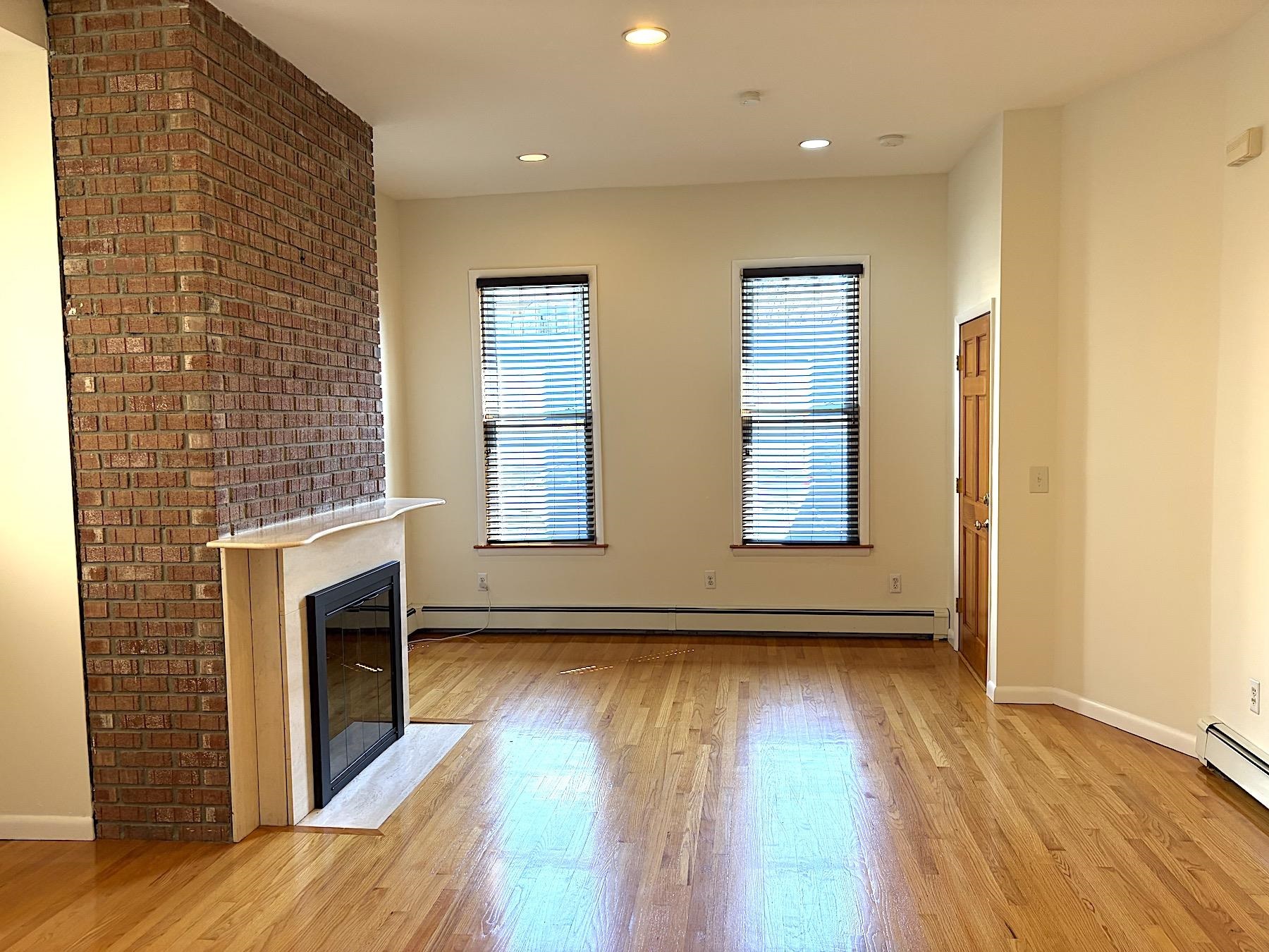 284 MAGNOLIA AVE Unit: 1