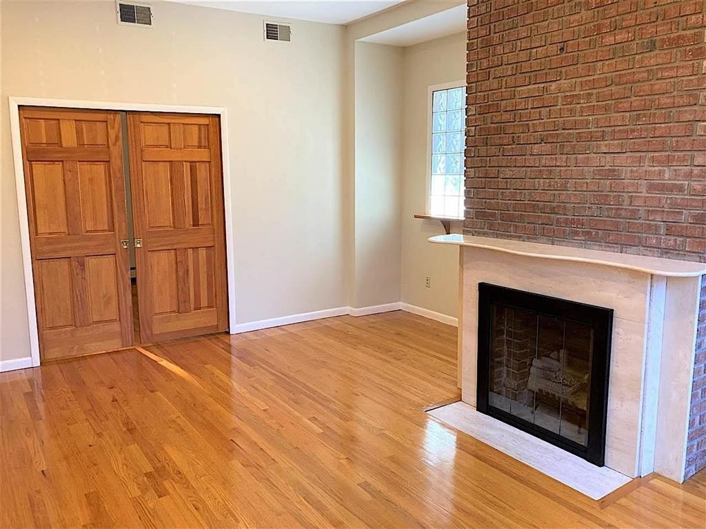 284 MAGNOLIA AVE Unit: 1