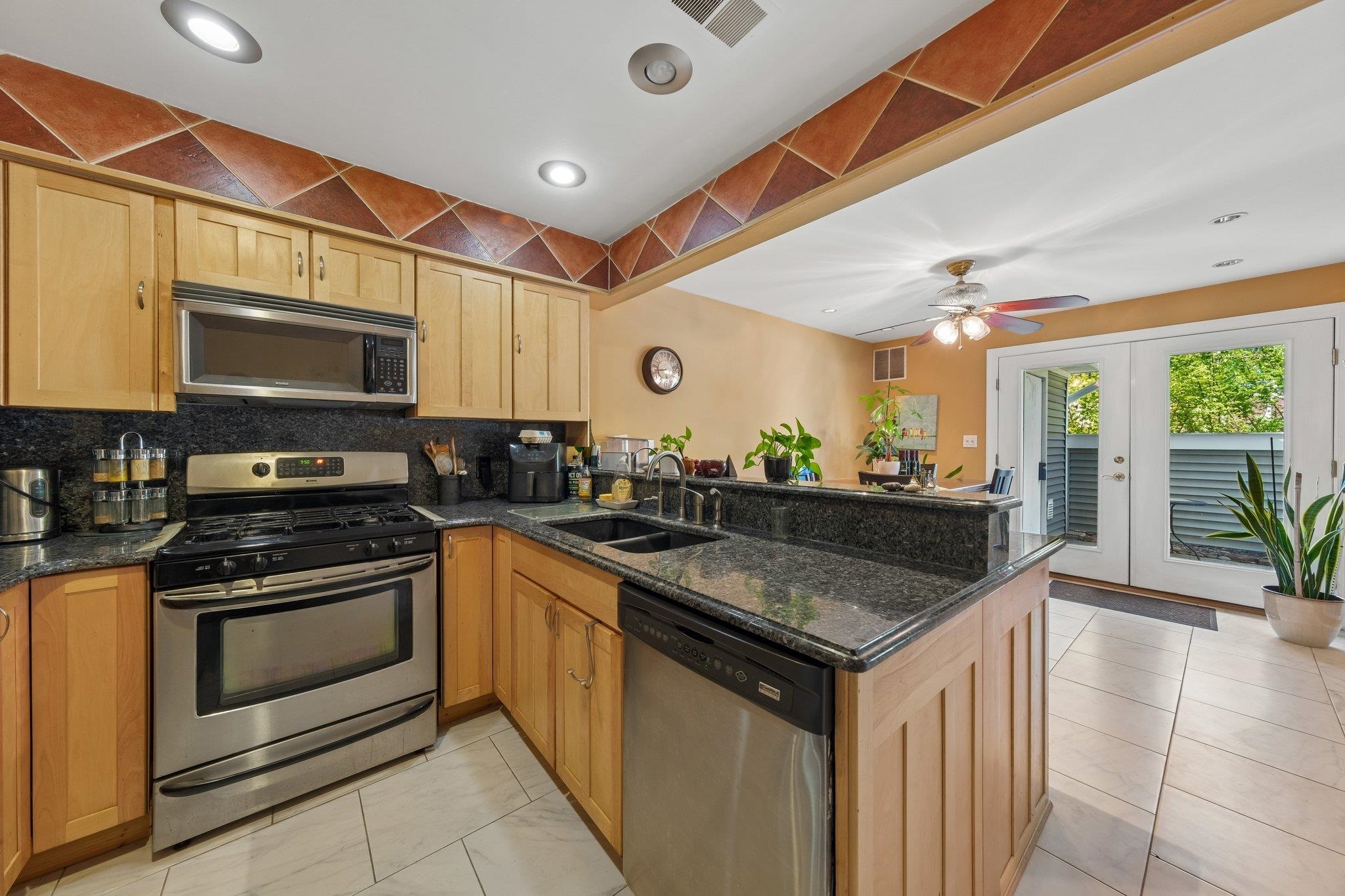 212 WESTCHESTER CT Unit: 8