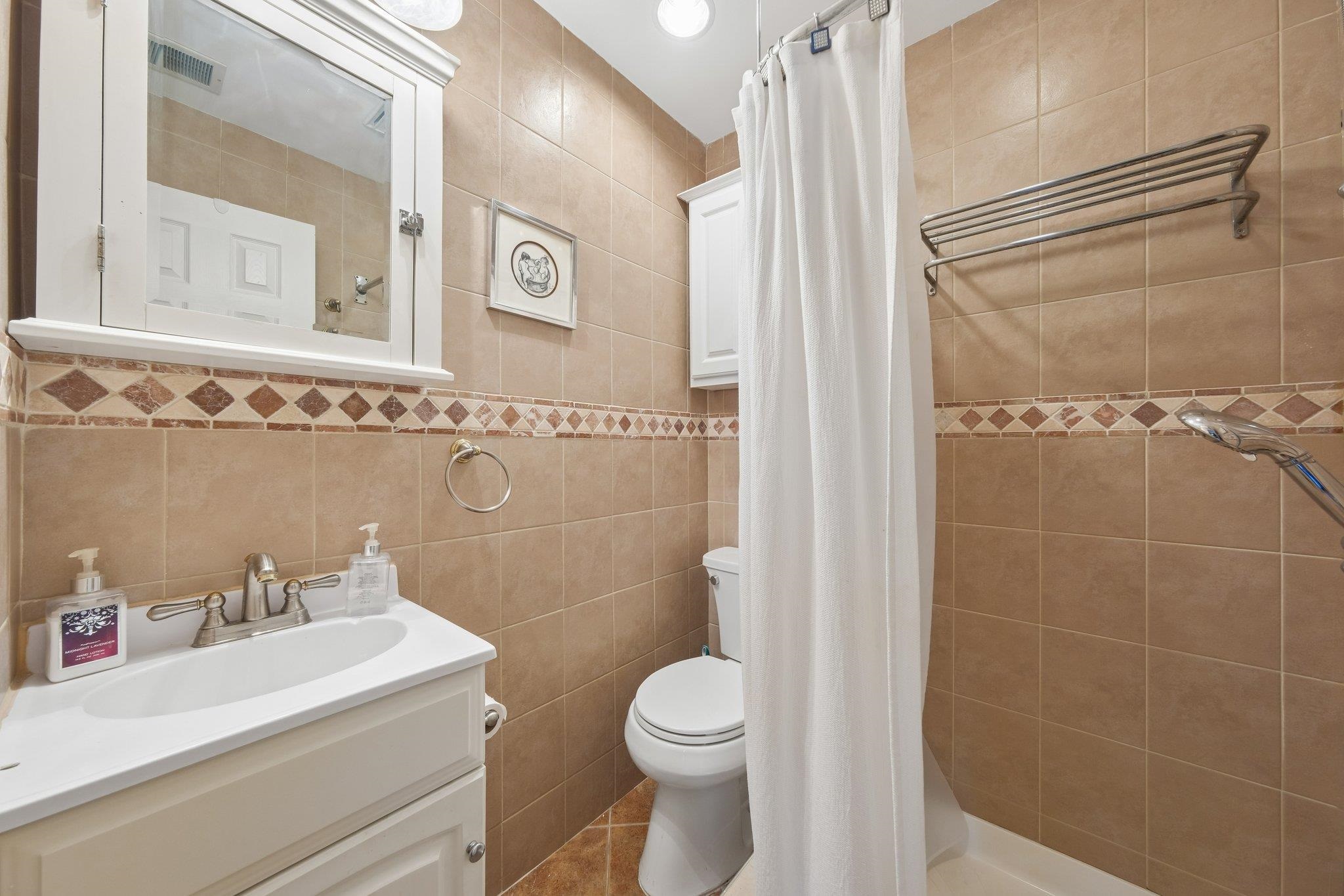 212 WESTCHESTER CT Unit: 8