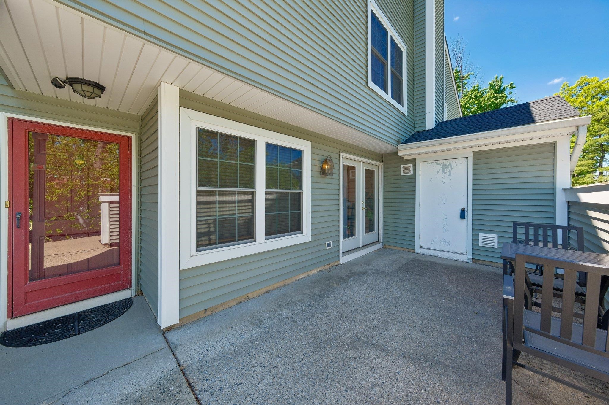 212 WESTCHESTER CT Unit: 8