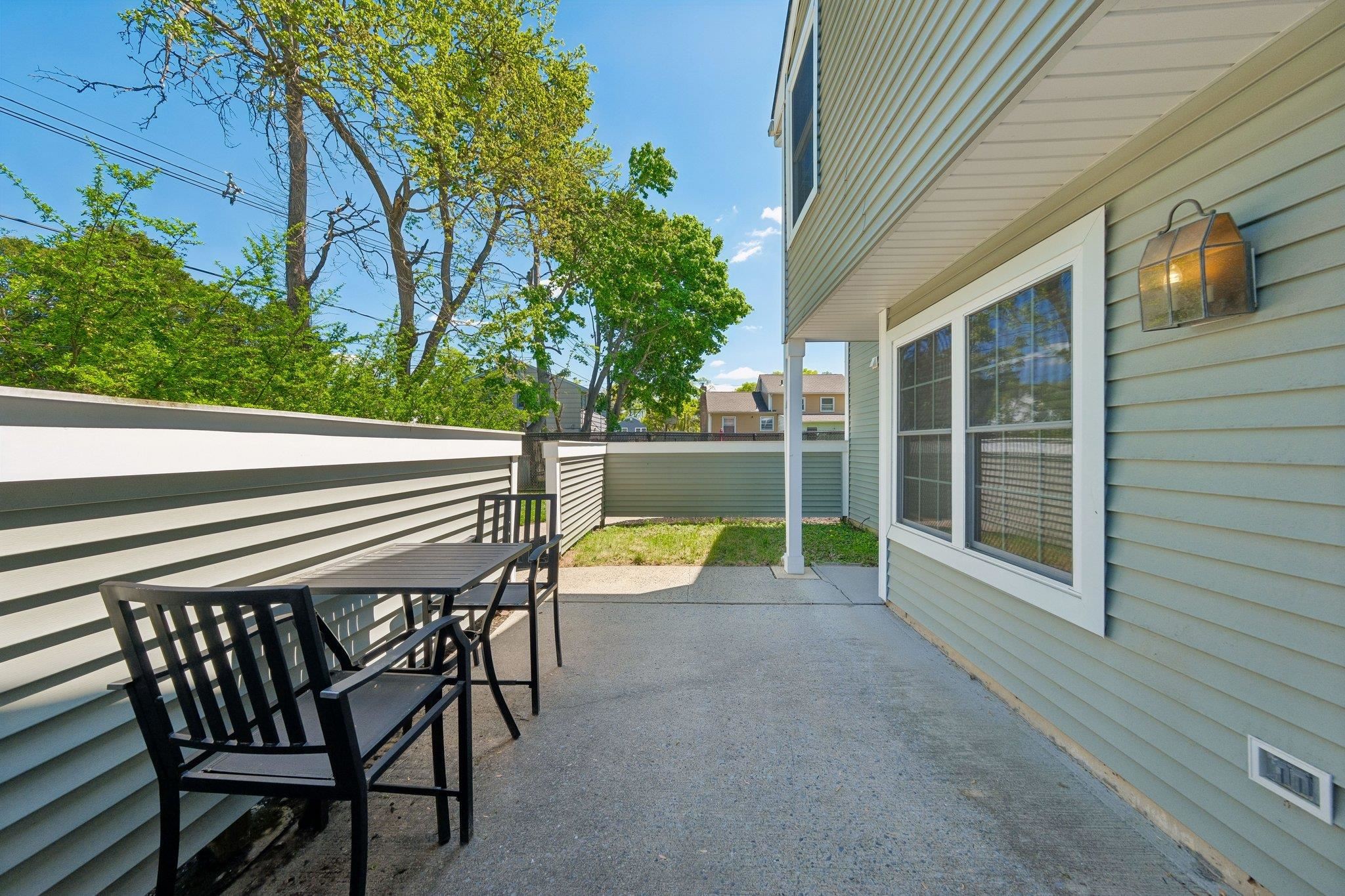 212 WESTCHESTER CT Unit: 8