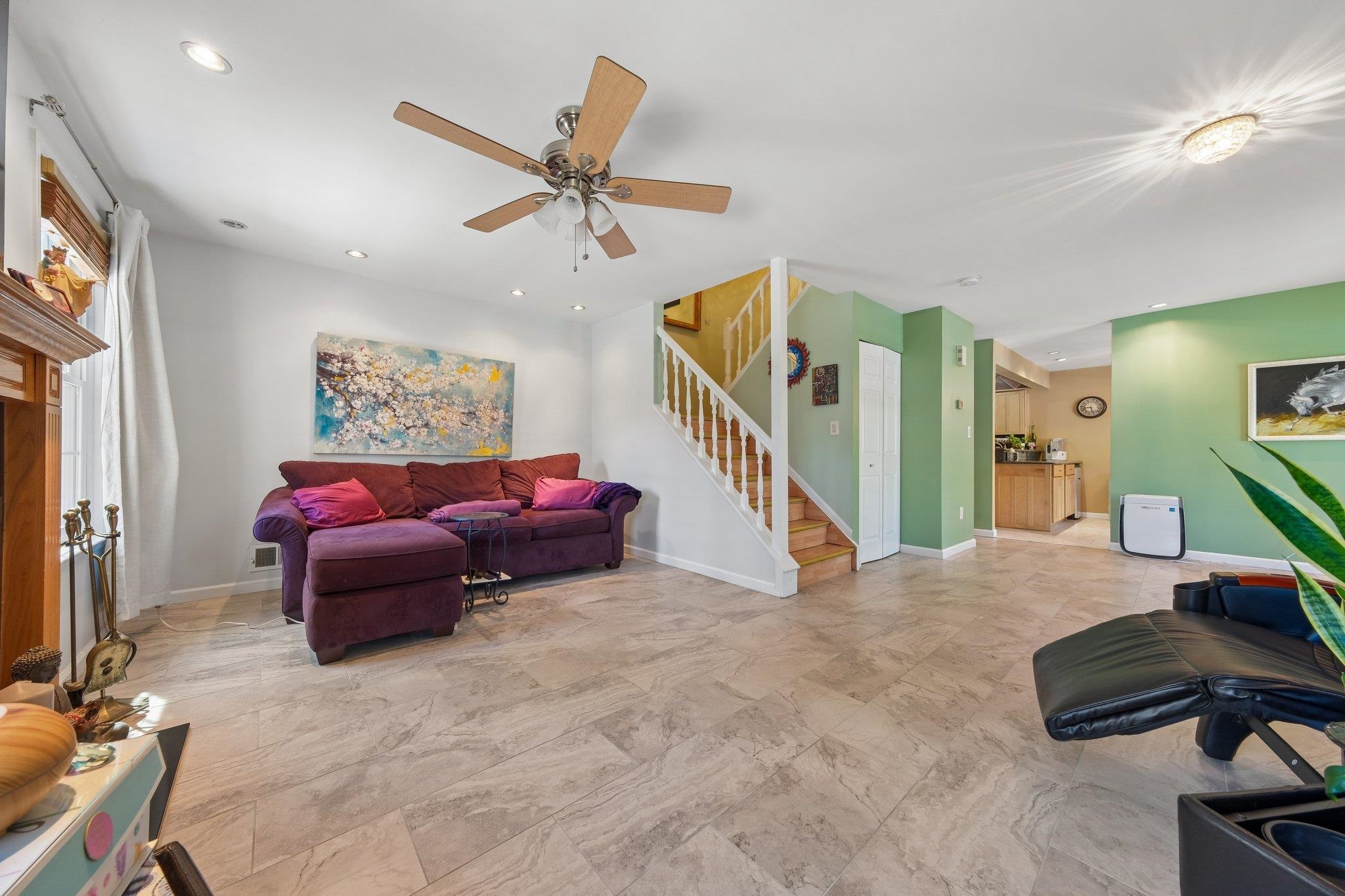 212 WESTCHESTER CT Unit: 8