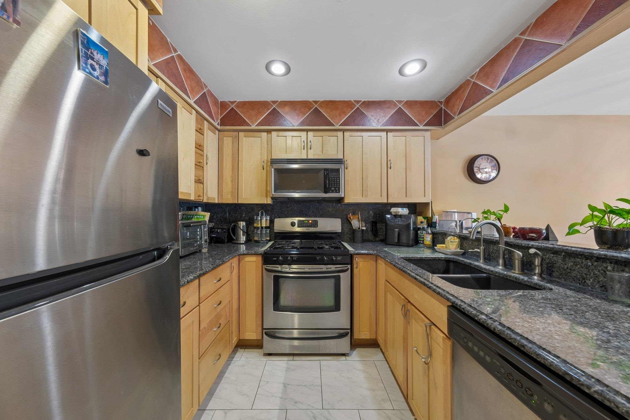 212 WESTCHESTER CT Unit: 8