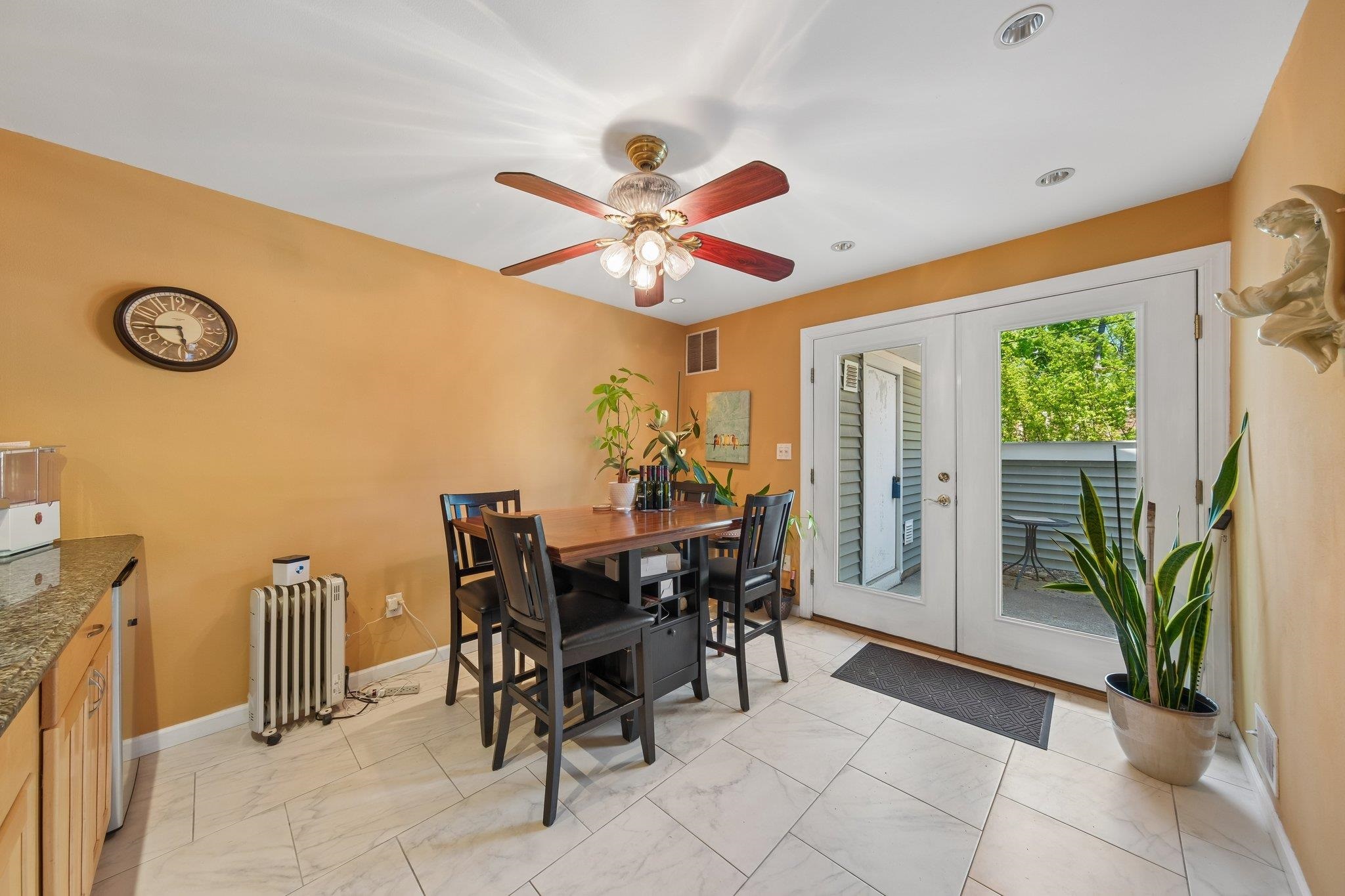 212 WESTCHESTER CT Unit: 8
