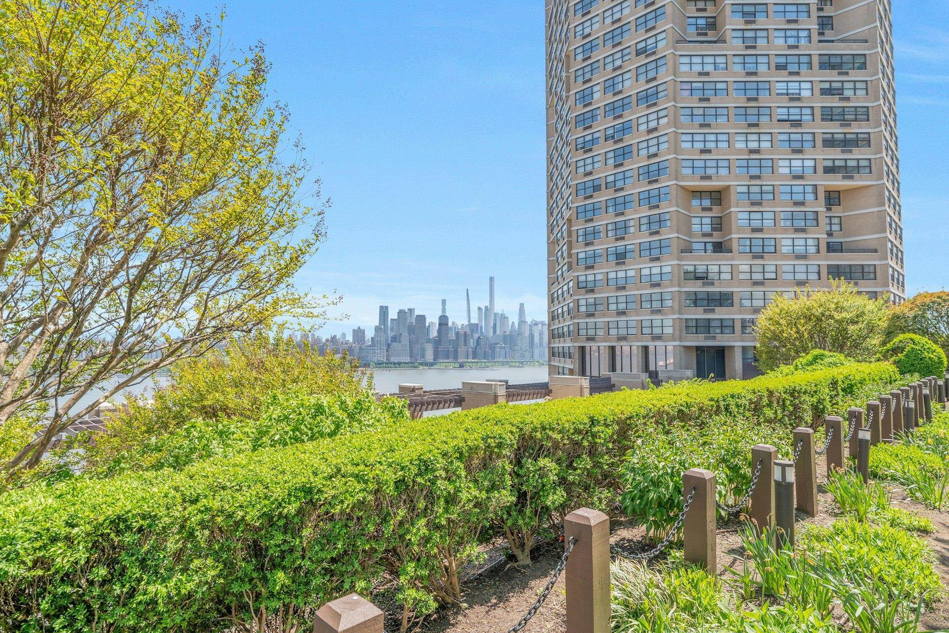 7004 BLVD EAST Unit: 31D