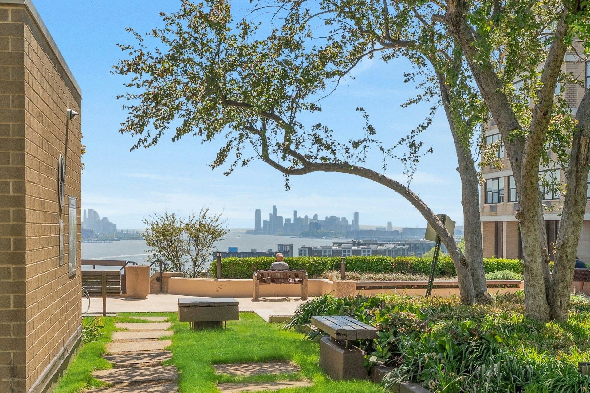 7004 BLVD EAST Unit: 31D