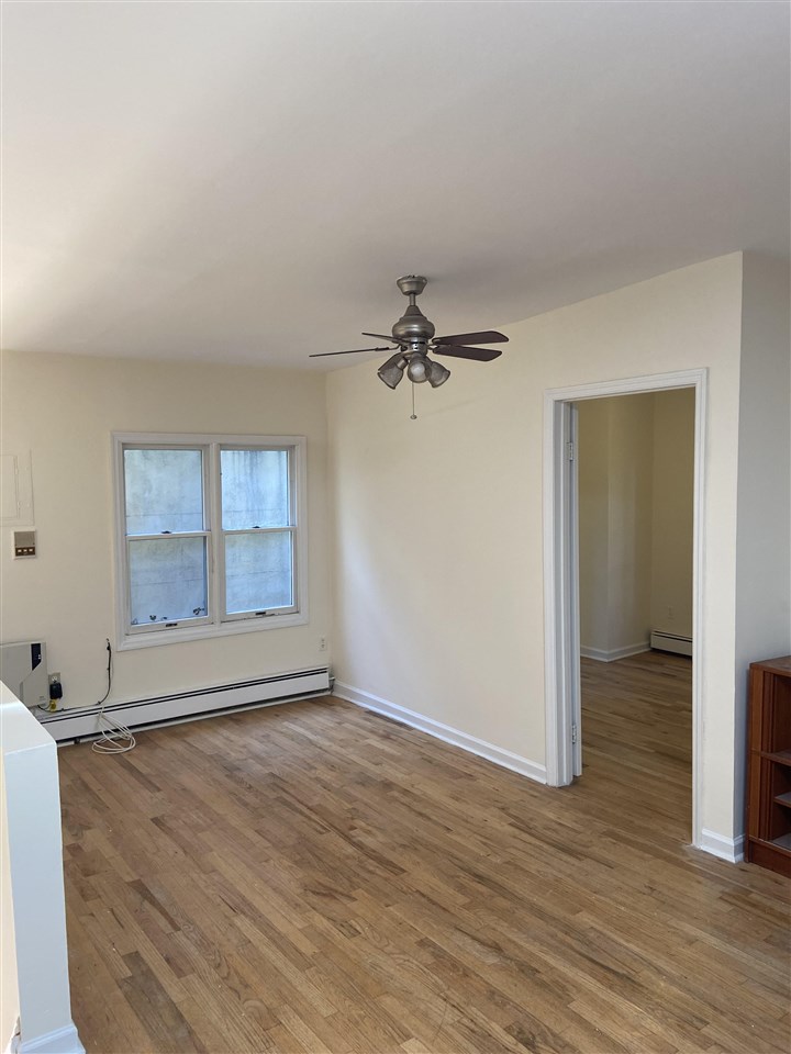 518 ADAMS ST Unit: Rear House