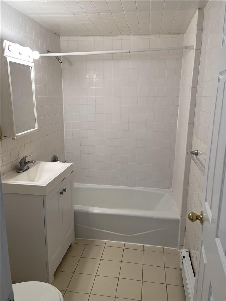 518 ADAMS ST Unit: Rear House