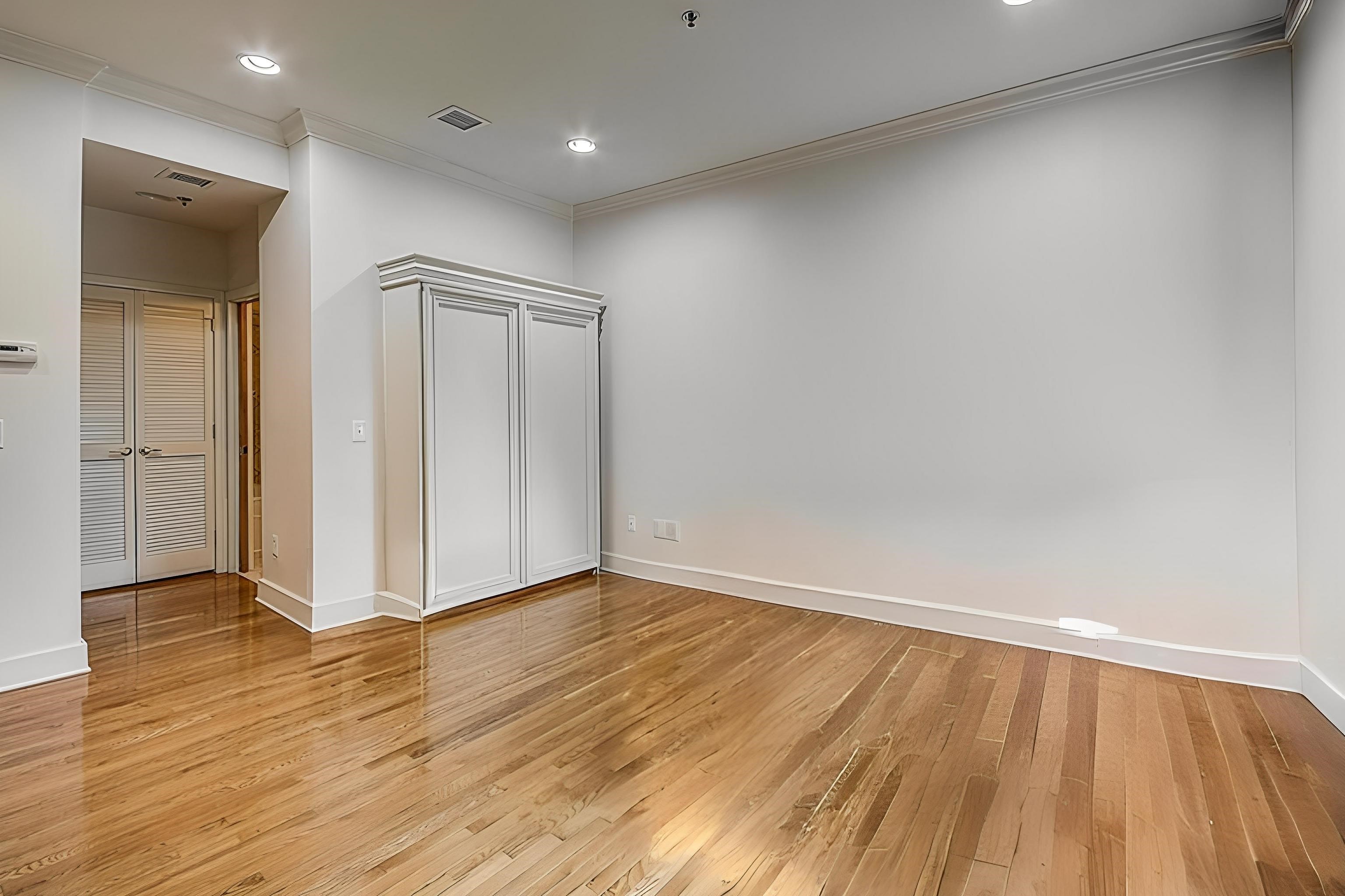 61 GRAND ST Unit: 2F