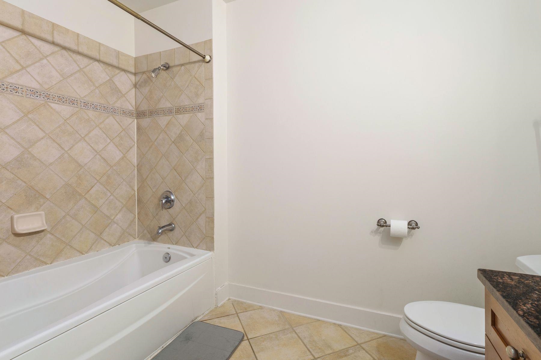 61 GRAND ST Unit: 2F