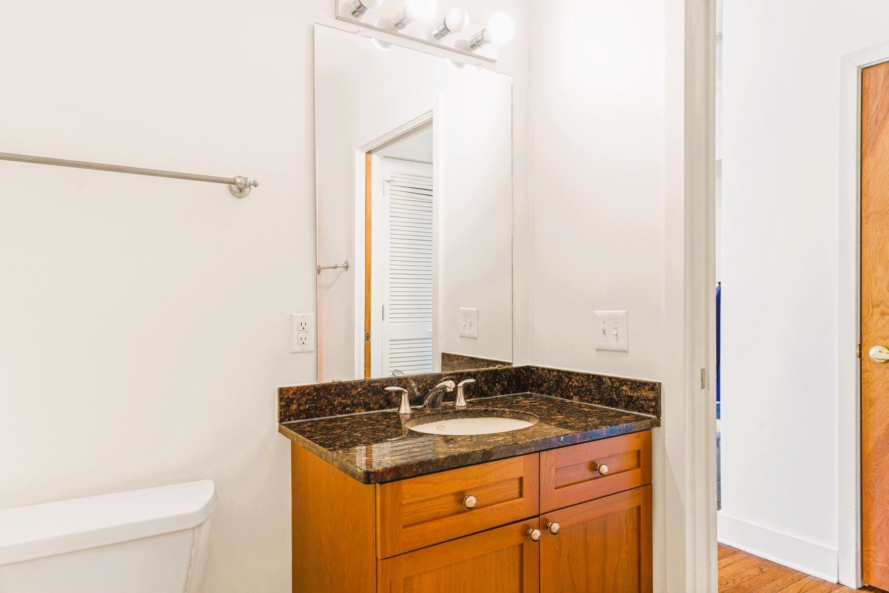 61 GRAND ST Unit: 2F