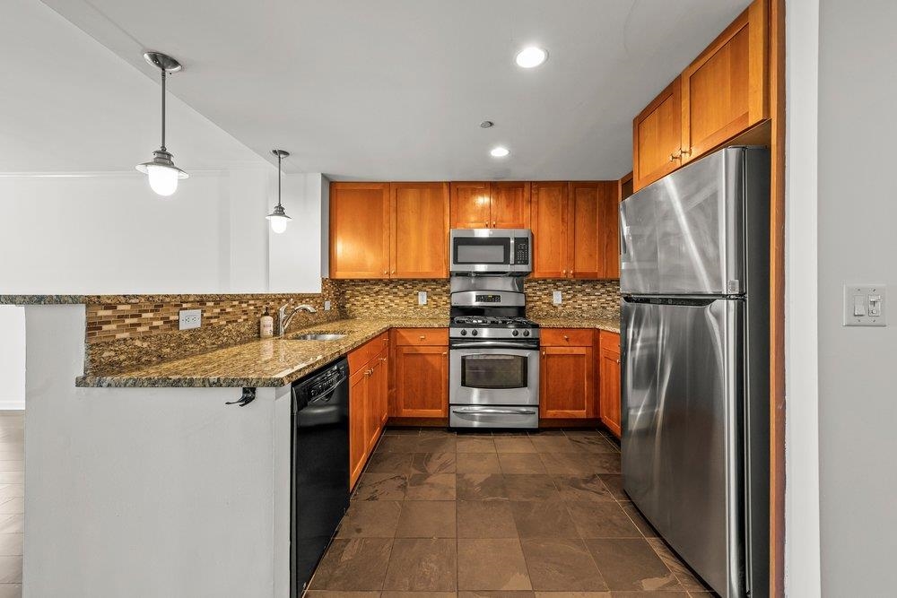 700 GROVE ST Unit: 3C