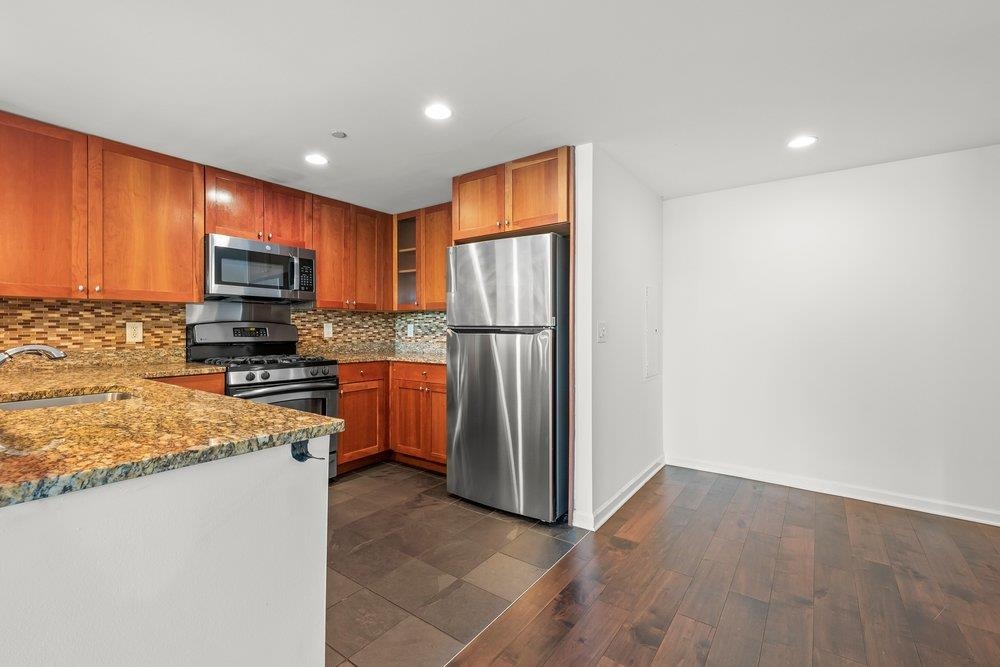 700 GROVE ST Unit: 3C