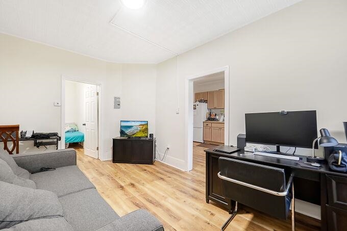 743 HARRISON AVE Unit: 5